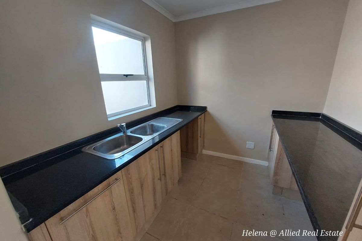 Gated Estate For Sale In Newcastle - Photo 4