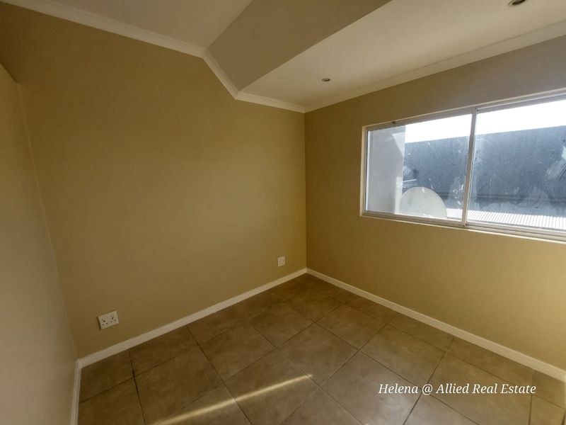 Gated Estate For Sale In Newcastle - Photo 9