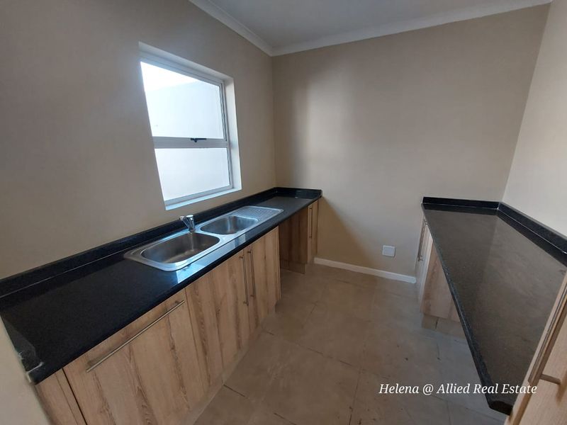 Gated Estate For Sale In Newcastle - Photo 5