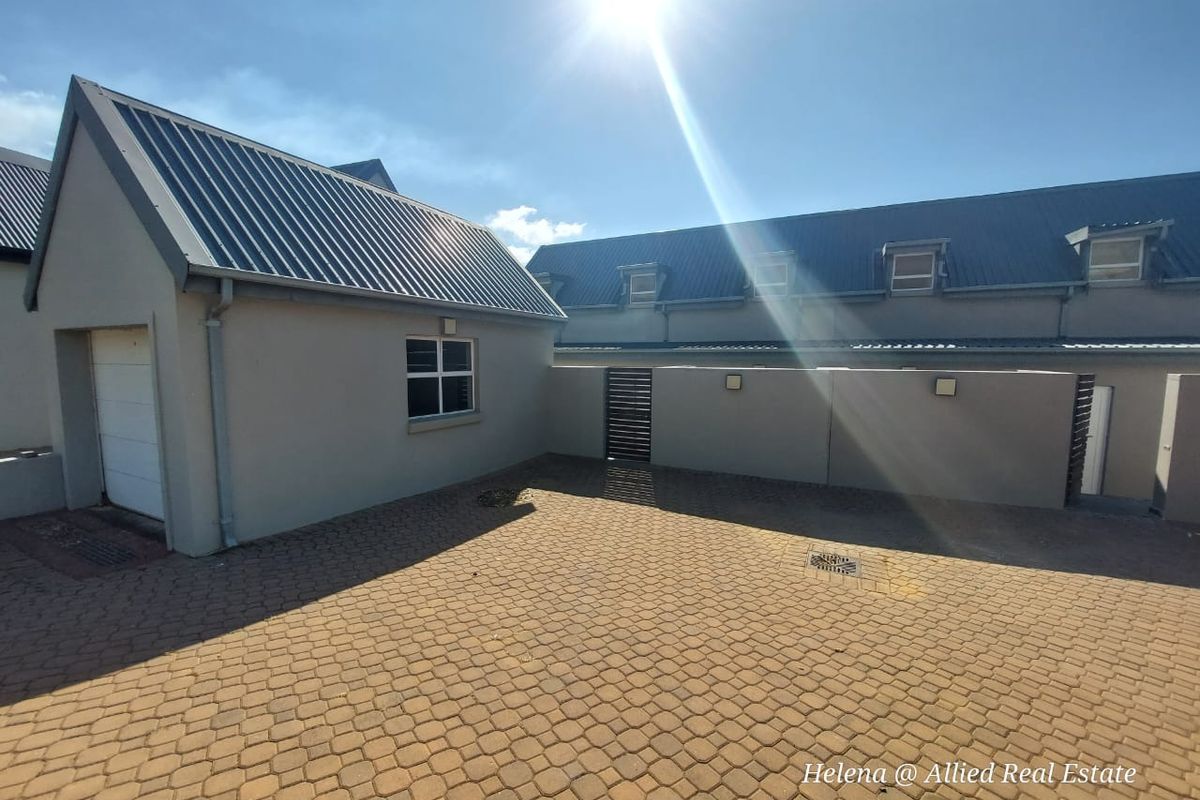 Gated Estate For Sale In Newcastle - Photo 2