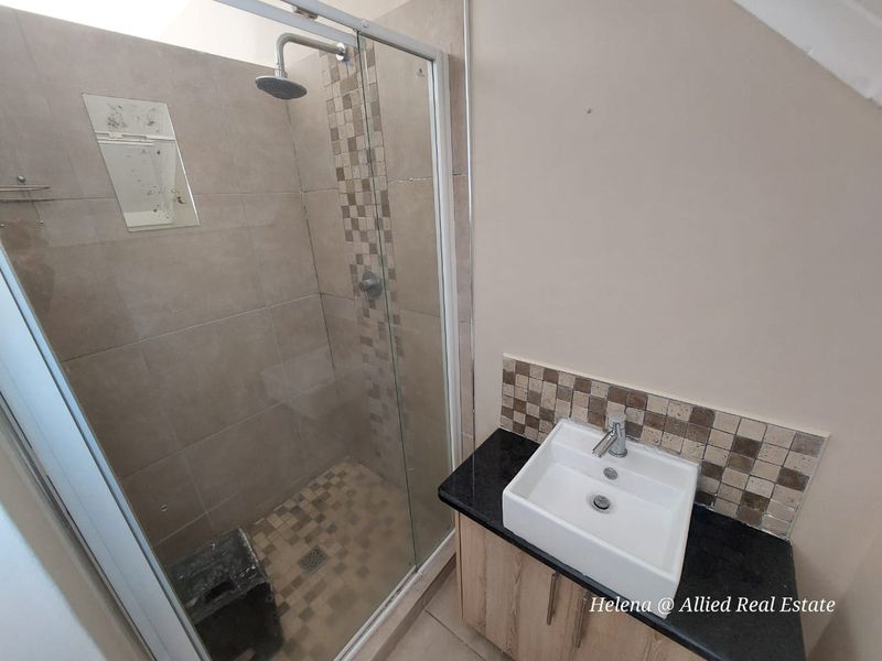 Gated Estate For Sale In Newcastle - Photo 10