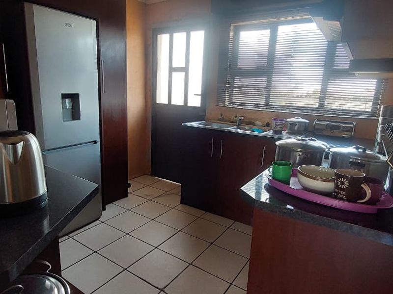 Stunning 3-bedroom house in Osizweni - Photo 6