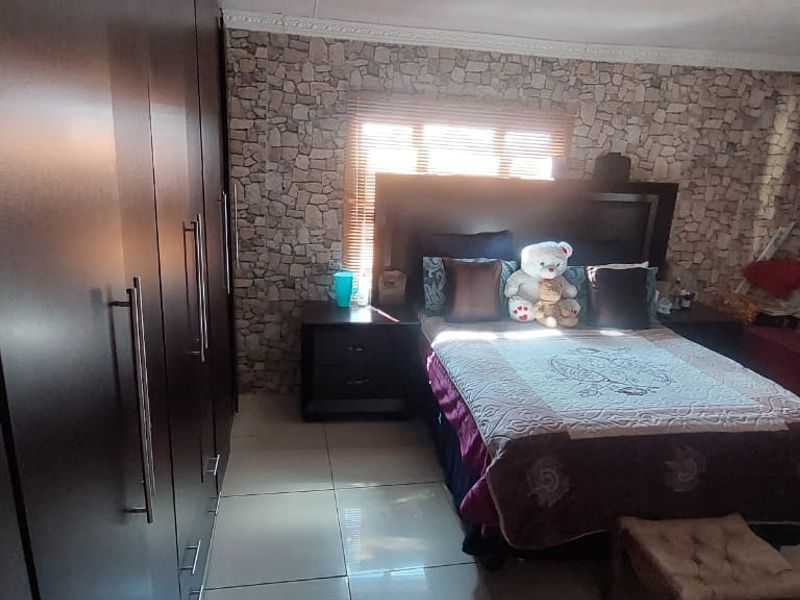 Stunning 3-bedroom house in Osizweni - Photo 9