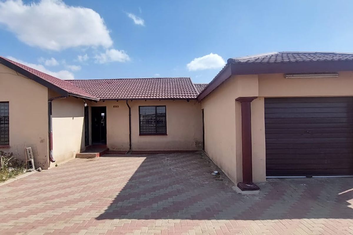 Stunning 3-bedroom house in Osizweni - Photo 3
