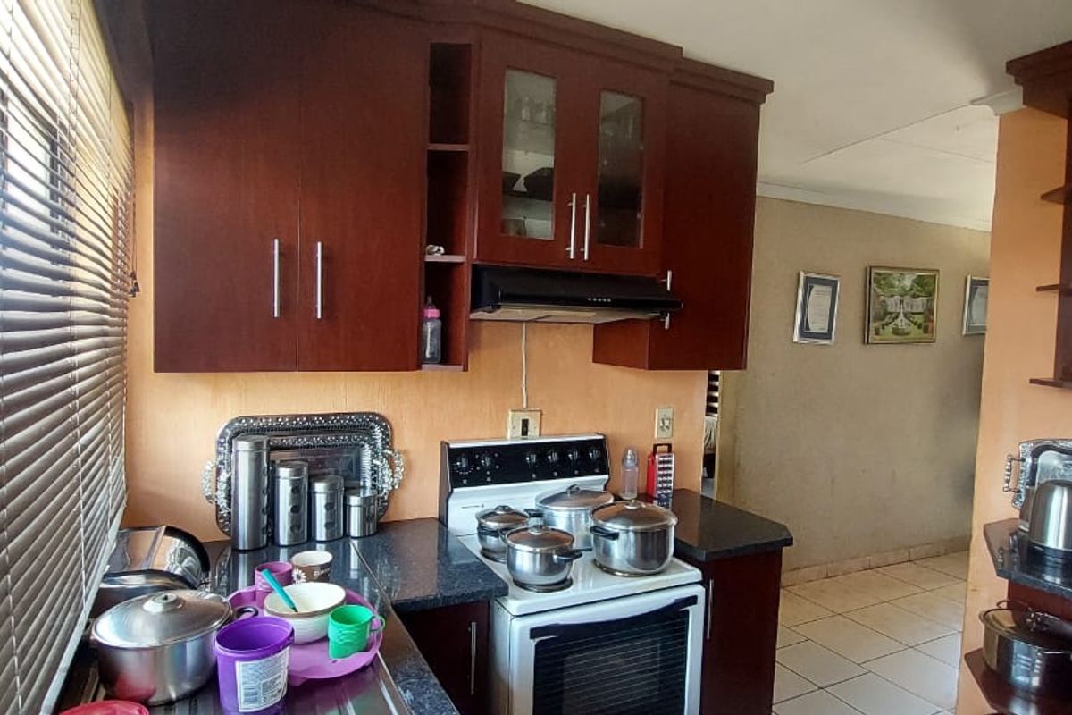 Stunning 3-bedroom house in Osizweni - Photo 5