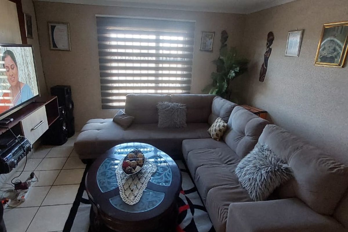 Stunning 3-bedroom house in Osizweni - Photo 4