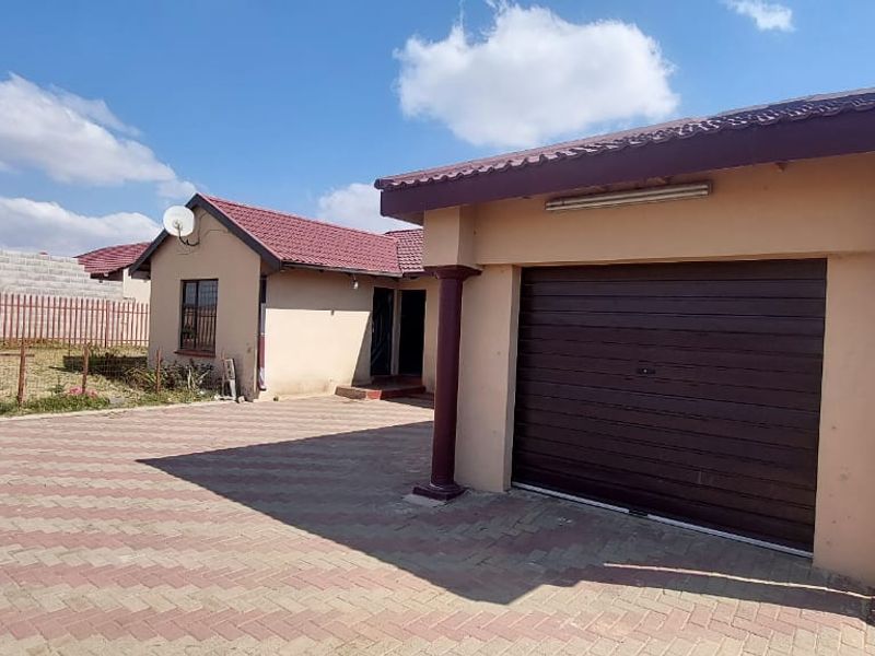 Stunning 3-bedroom house in Osizweni - Photo 2