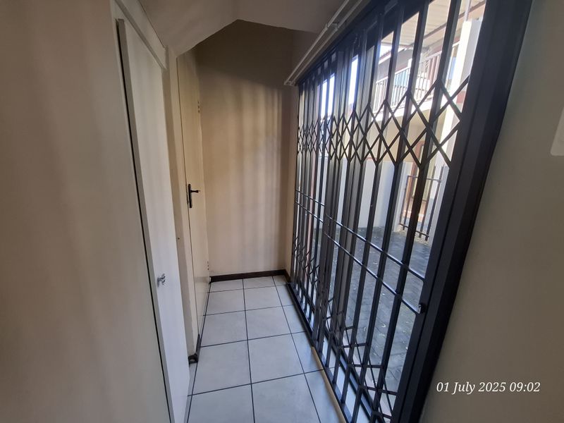 3 Bedroom Unit to rent in Mont Pelaan - Photo 7