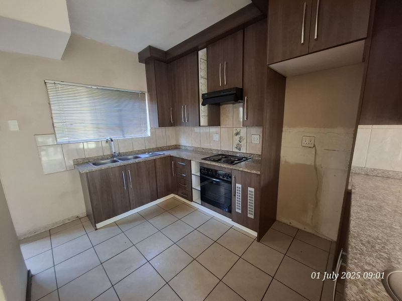 3 Bedroom Unit to rent in Mont Pelaan - Photo 6