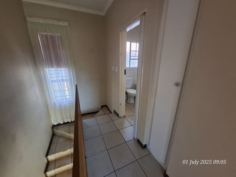 3 Bedroom Unit to rent in Mont Pelaan - Photo 10