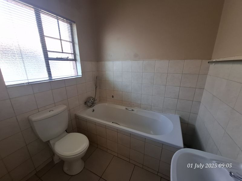 3 Bedroom Unit to rent in Mont Pelaan - Photo 9