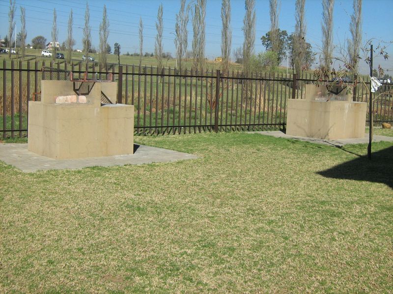 3 Bedroom Unit to rent in Mont Pelaan - Photo 4