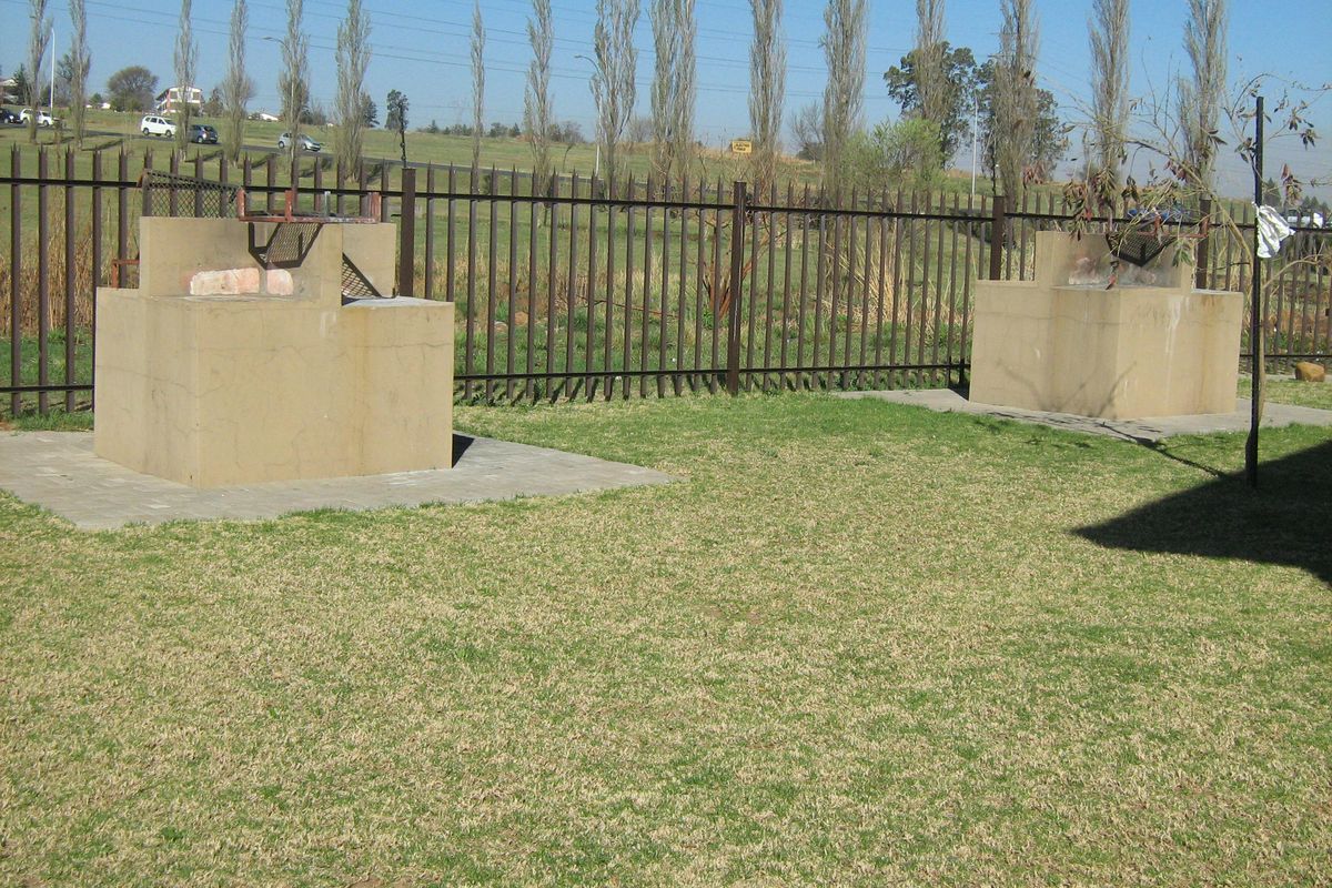 3 Bedroom Unit to rent in Mont Pelaan - Photo 4