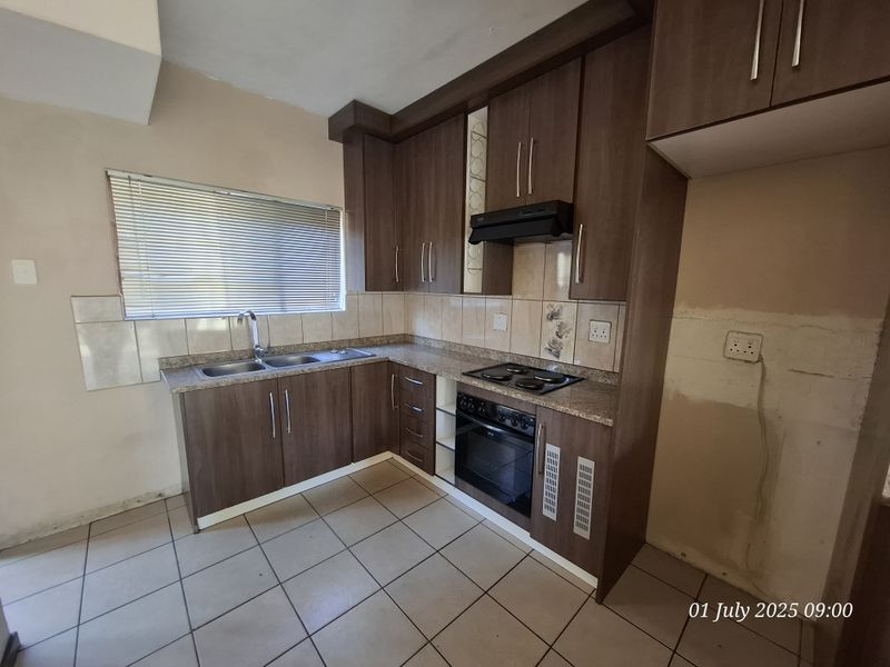 3 Bedroom Unit to rent in Mont Pelaan - Photo 5