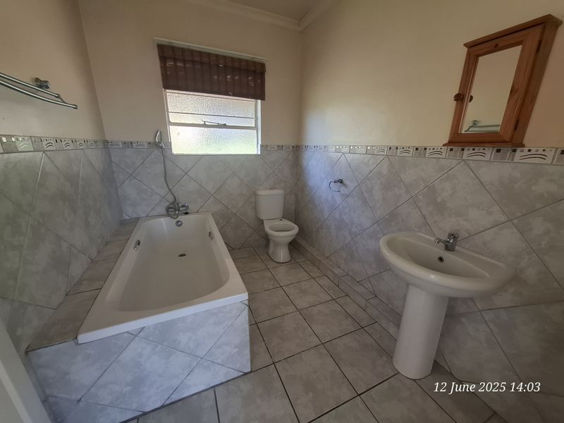 Unlock Easy Living – Secure 2-Bed Townhouse for sale in Signal Hill - Photo 7