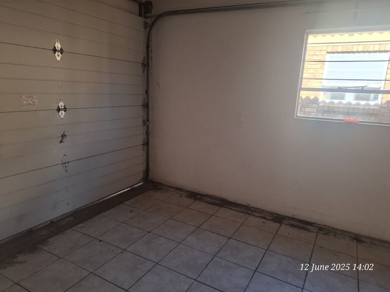Unlock Easy Living – Secure 2-Bed Townhouse for sale in Signal Hill - Photo 3