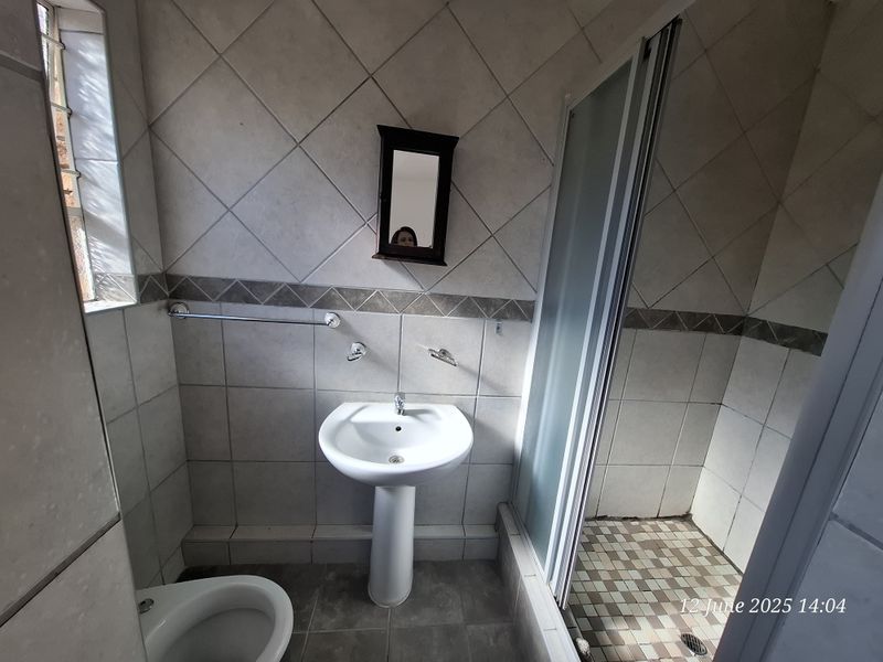 Unlock Easy Living – Secure 2-Bed Townhouse for sale in Signal Hill - Photo 10