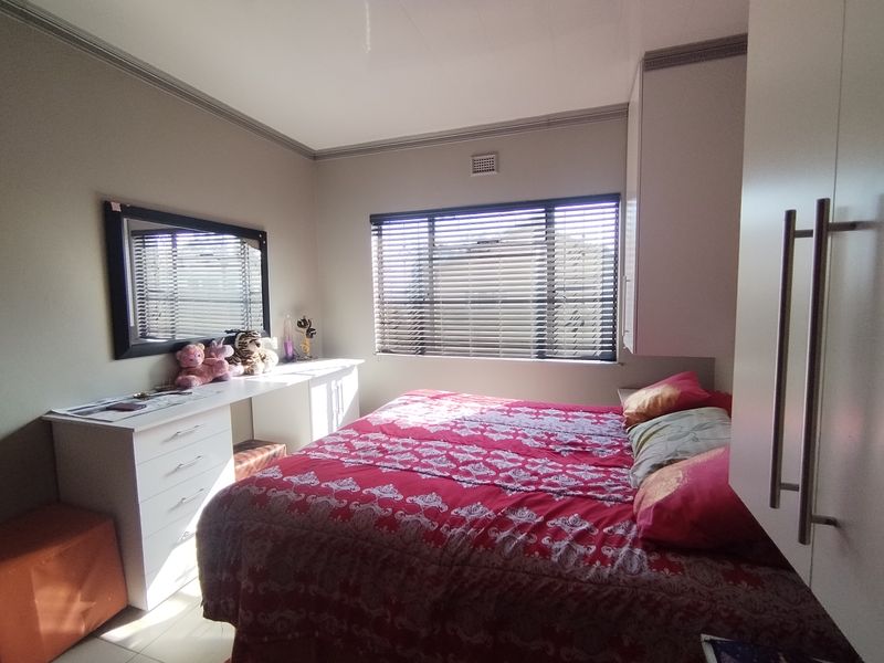 Your 3 Bedroom Dream Home Awaits in Tranquility! - Photo 7