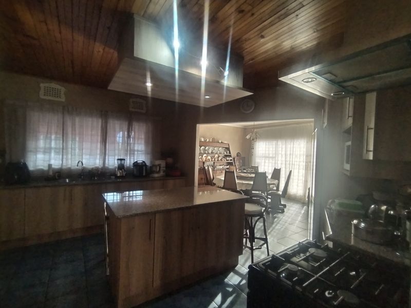 Home Sweet WOW! Cozy 3-Bedroom Gem in a Peaceful Paradise - Photo 9