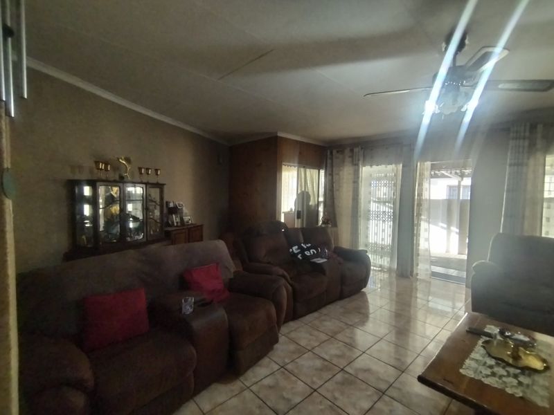 Home Sweet WOW! Cozy 3-Bedroom Gem in a Peaceful Paradise - Photo 8