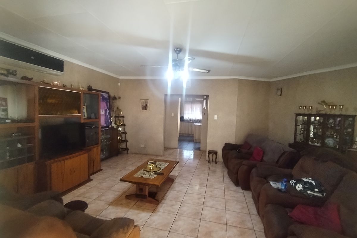 Home Sweet WOW! Cozy 3-Bedroom Gem in a Peaceful Paradise - Photo 4