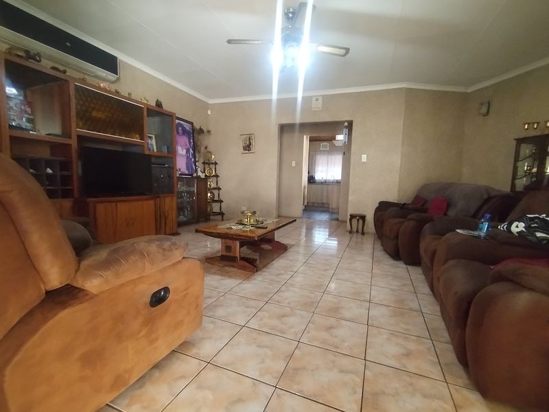 Home Sweet WOW! Cozy 3-Bedroom Gem in a Peaceful Paradise - Photo 5