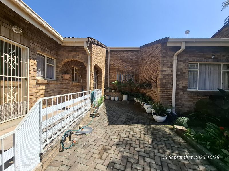 A Gem in Hutten Heights – Pet Friendly & Perfectly Positioned! - Photo 4