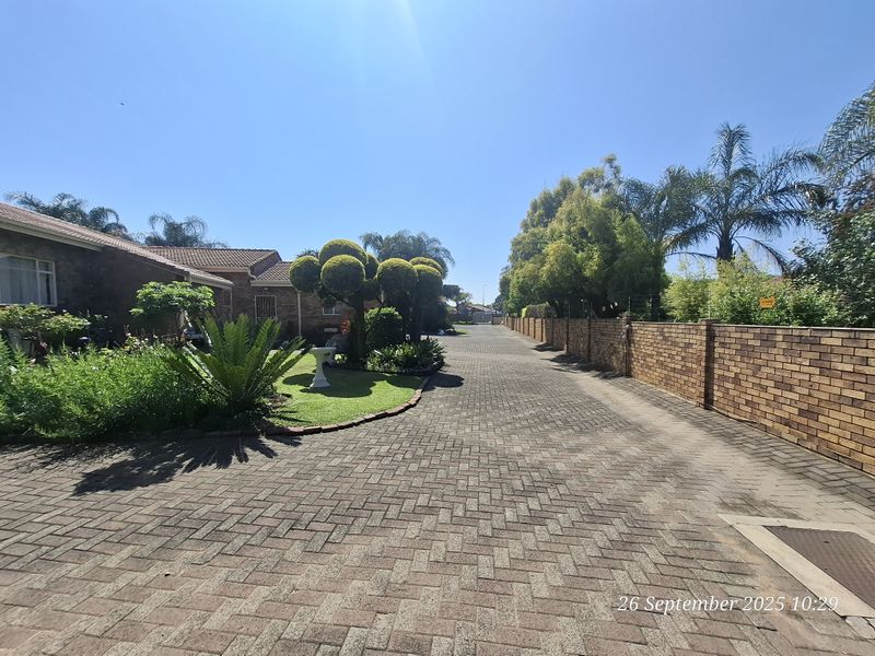 A Gem in Hutten Heights – Pet Friendly & Perfectly Positioned! - Photo 2