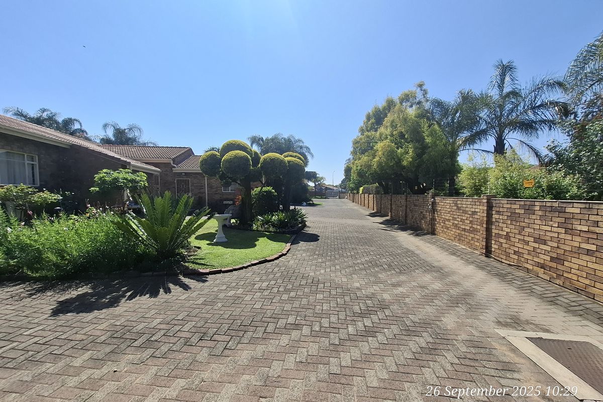 A Gem in Hutten Heights – Pet Friendly & Perfectly Positioned! - Photo 2