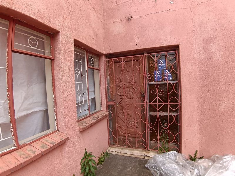 Architectural Gem: Spacious 3-Bedroom Dream Home - Photo 10