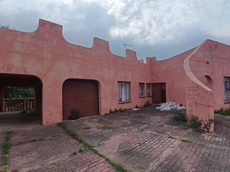 Architectural Gem: Spacious 3-Bedroom Dream Home - Photo 9