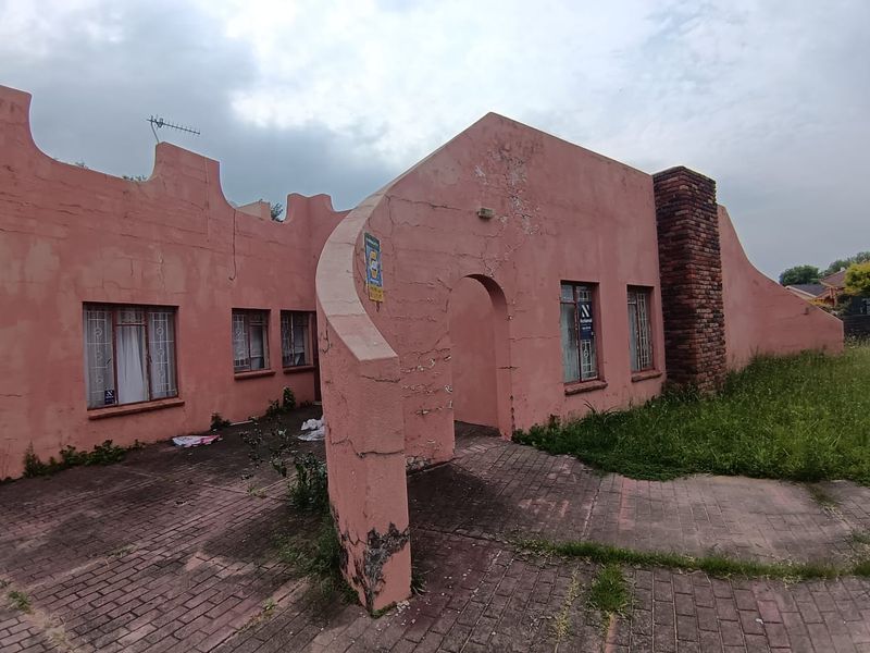 Architectural Gem: Spacious 3-Bedroom Dream Home - Photo 8