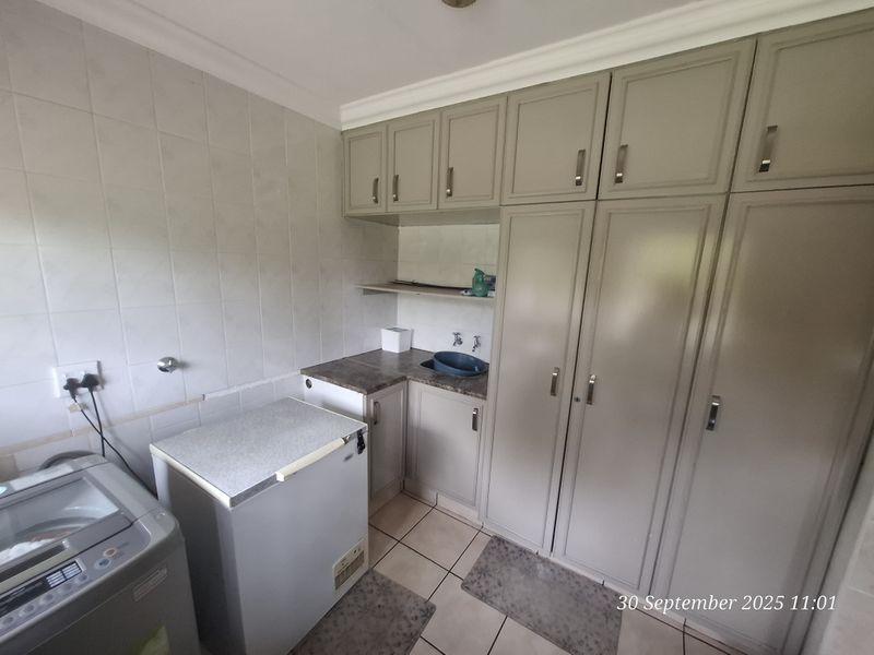 Stunning home in Aviary Hill - Photo 9