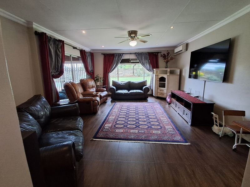 Stunning home in Aviary Hill - Photo 10