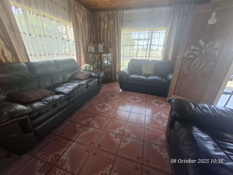 🏡 Lovely & Cozy Starter Family Home for Sale - Photo 6