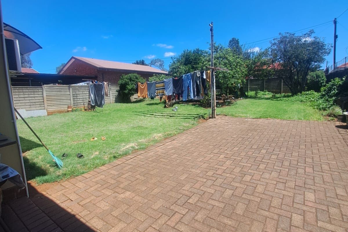 3 Bedroom Home For Sale In Lennoxton - Photo 2