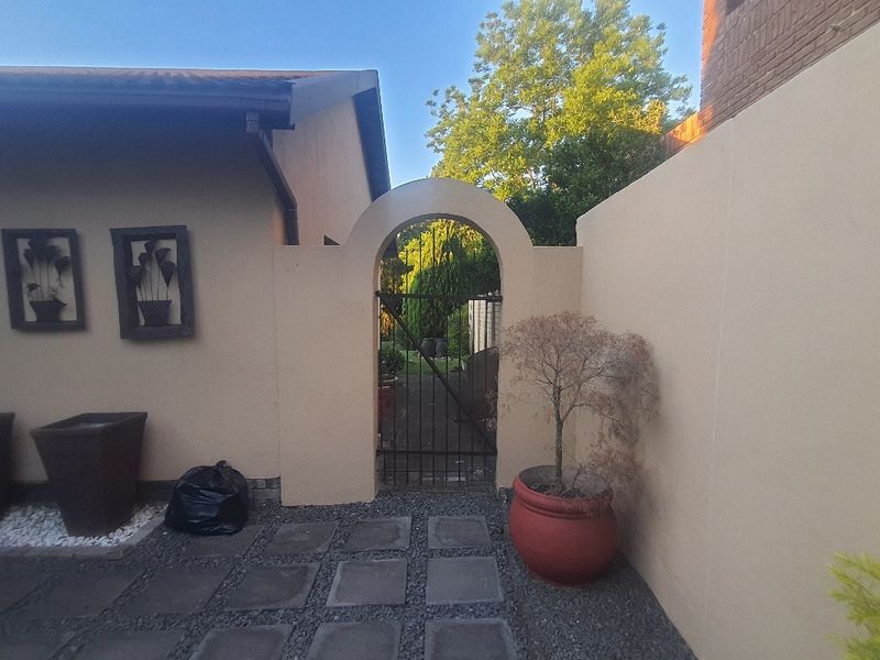 Modern Comfort Meets Character in Aviary Hill! - Photo 5