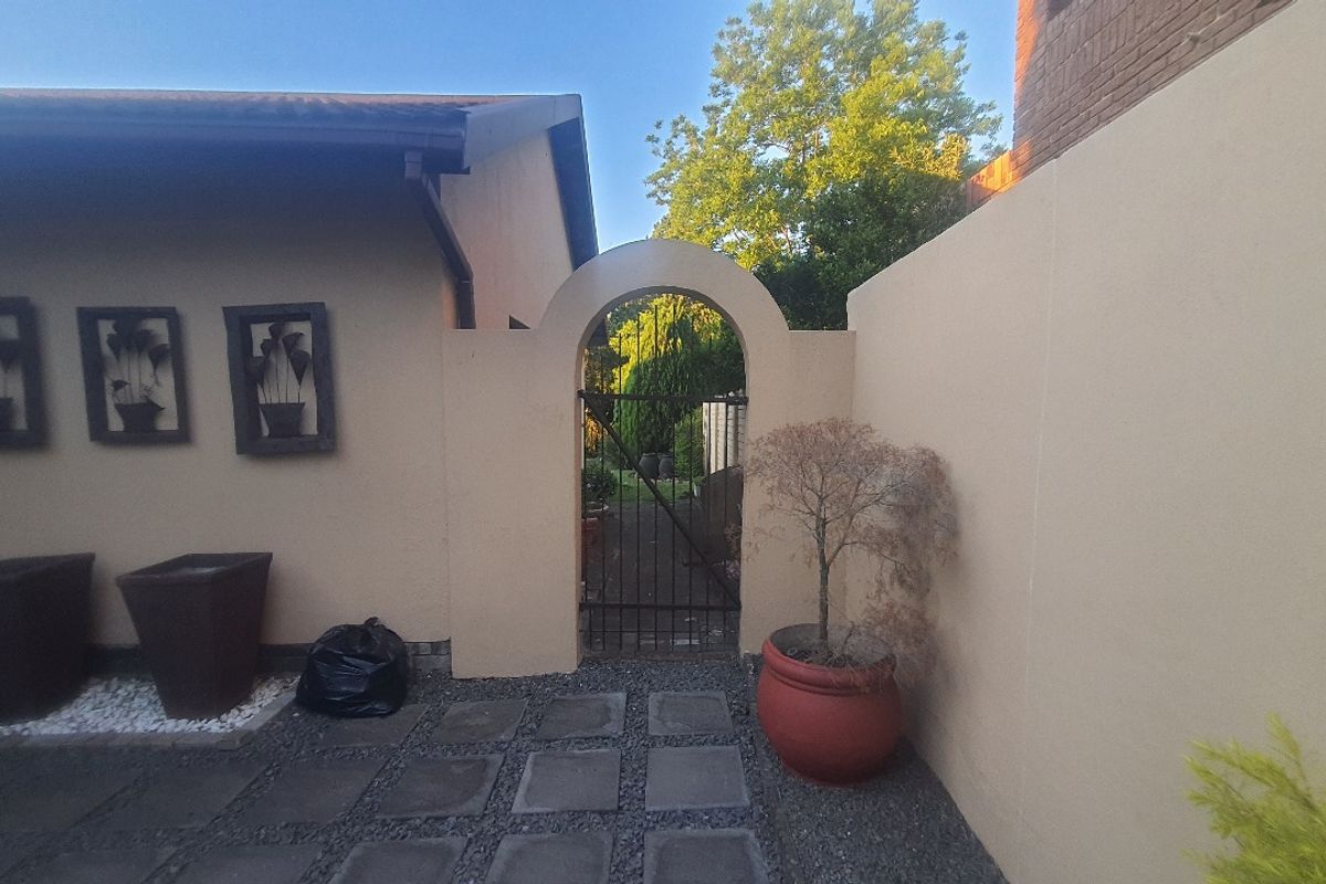 Modern Comfort Meets Character in Aviary Hill! - Photo 5