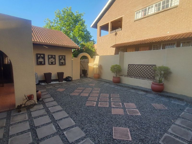 Modern Comfort Meets Character in Aviary Hill! - Photo 4