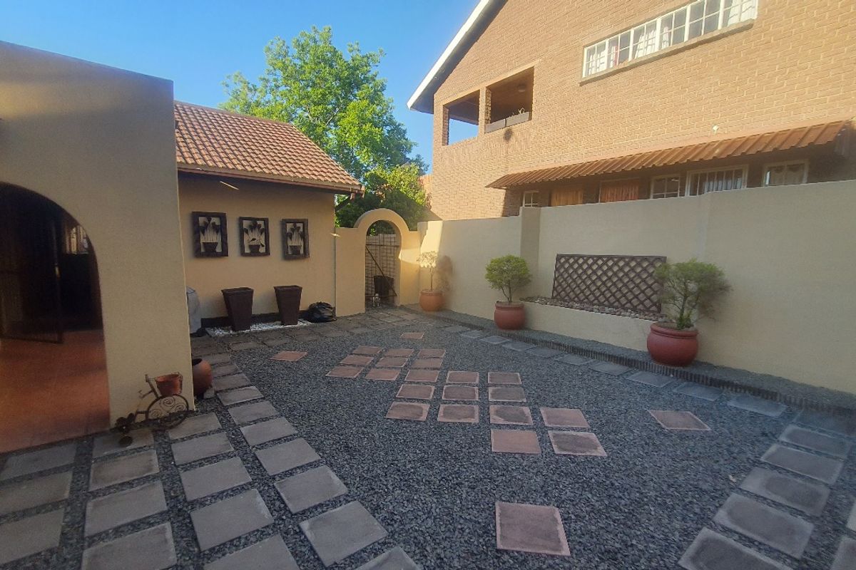 Modern Comfort Meets Character in Aviary Hill! - Photo 4