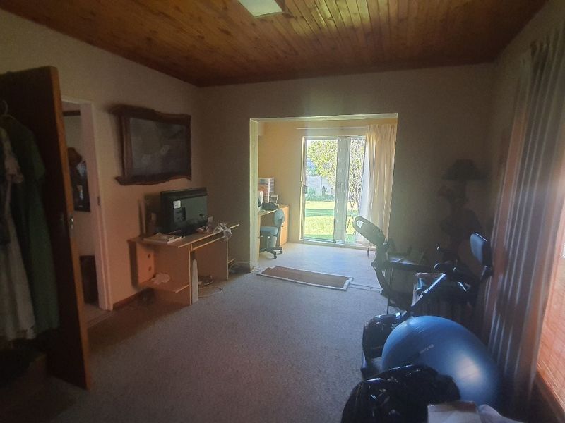 Modern Comfort Meets Character in Aviary Hill! - Photo 9