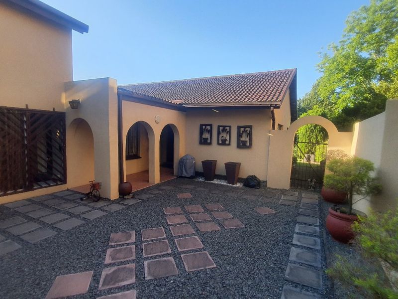 Modern Comfort Meets Character in Aviary Hill! - Photo 2