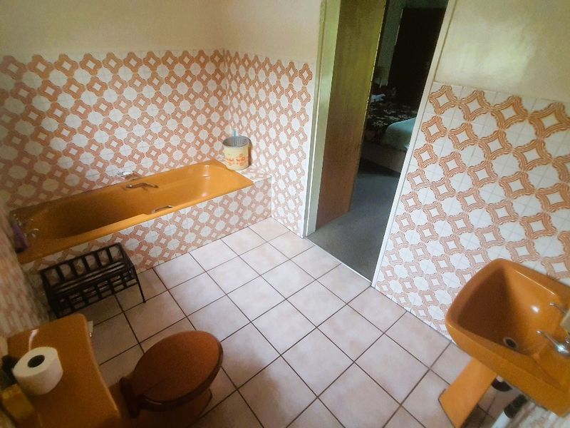 Spacious 4-Bedroom Gem in Pioneer Park – Packed with Potential! - Photo 8