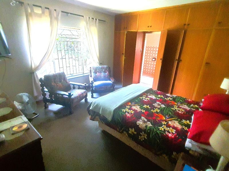 Spacious 4-Bedroom Gem in Pioneer Park – Packed with Potential! - Photo 6