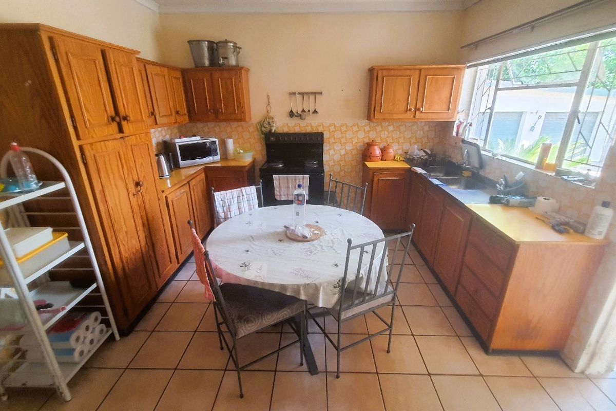 Spacious 4-Bedroom Gem in Pioneer Park – Packed with Potential! - Photo 4