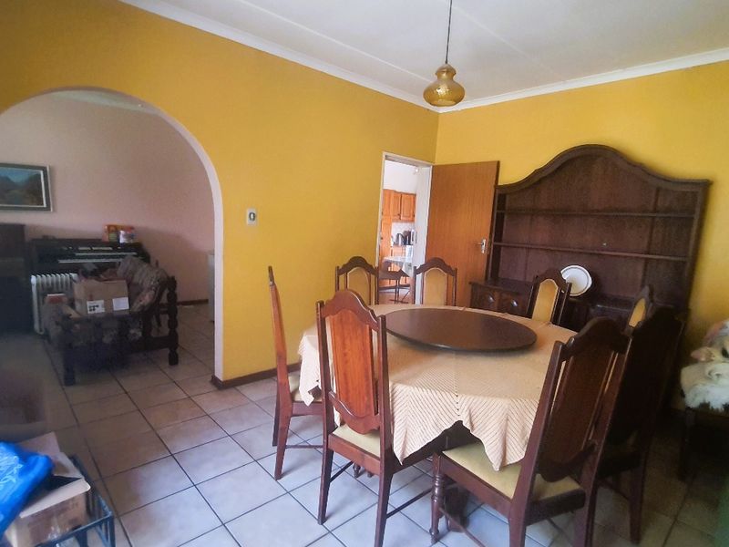 Spacious 4-Bedroom Gem in Pioneer Park – Packed with Potential! - Photo 2