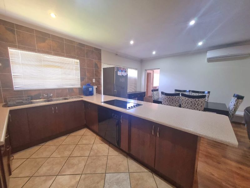 Charming 3-Bedroom Townhouse in Huttenheights - Photo 10
