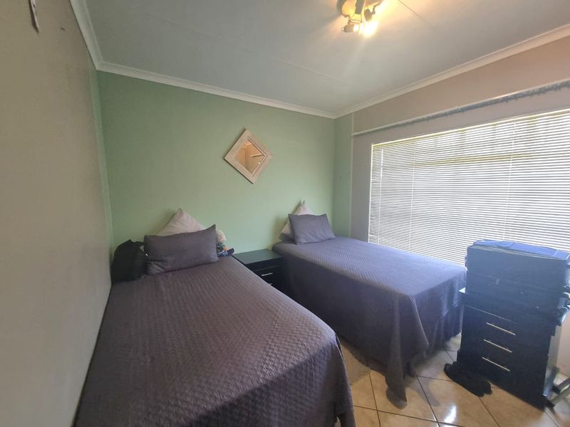 Charming 3-Bedroom Townhouse in Huttenheights - Photo 9