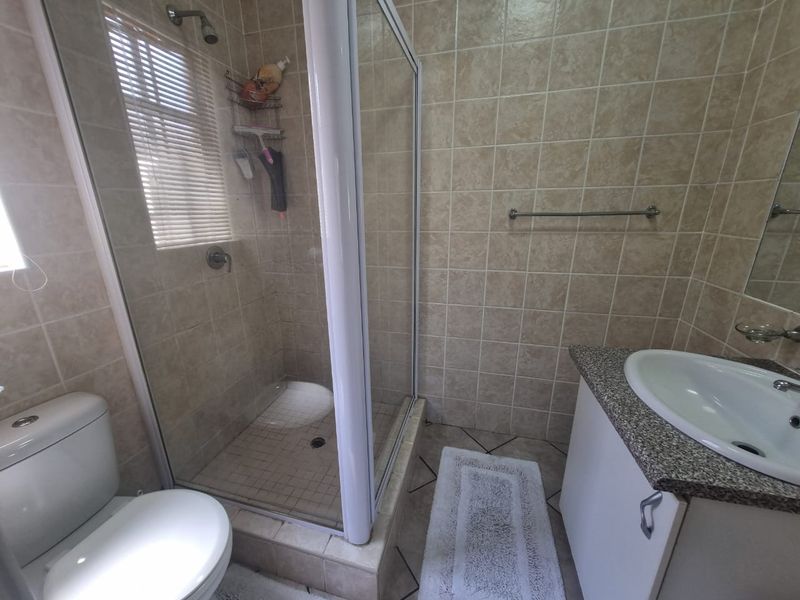 Charming 3-Bedroom Townhouse in Huttenheights - Photo 5