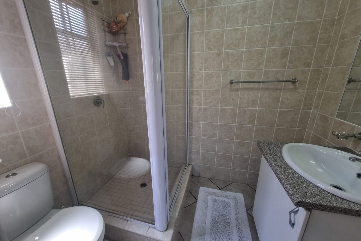 Charming 3-Bedroom Townhouse in Huttenheights - Photo 5